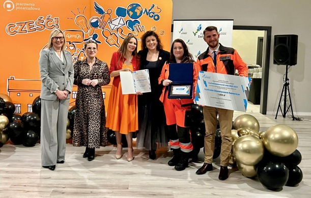 wręczenie nagórd i statuetek w konkursie marszałka