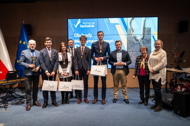 zdjęcia na sali gości