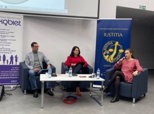 Na zdjęciu od lewej sędzia Dominik Ciężki, sędzia Marta Knotz oraz przedstawicielka adwokatury warszawskiej pani Kamila Ferenc